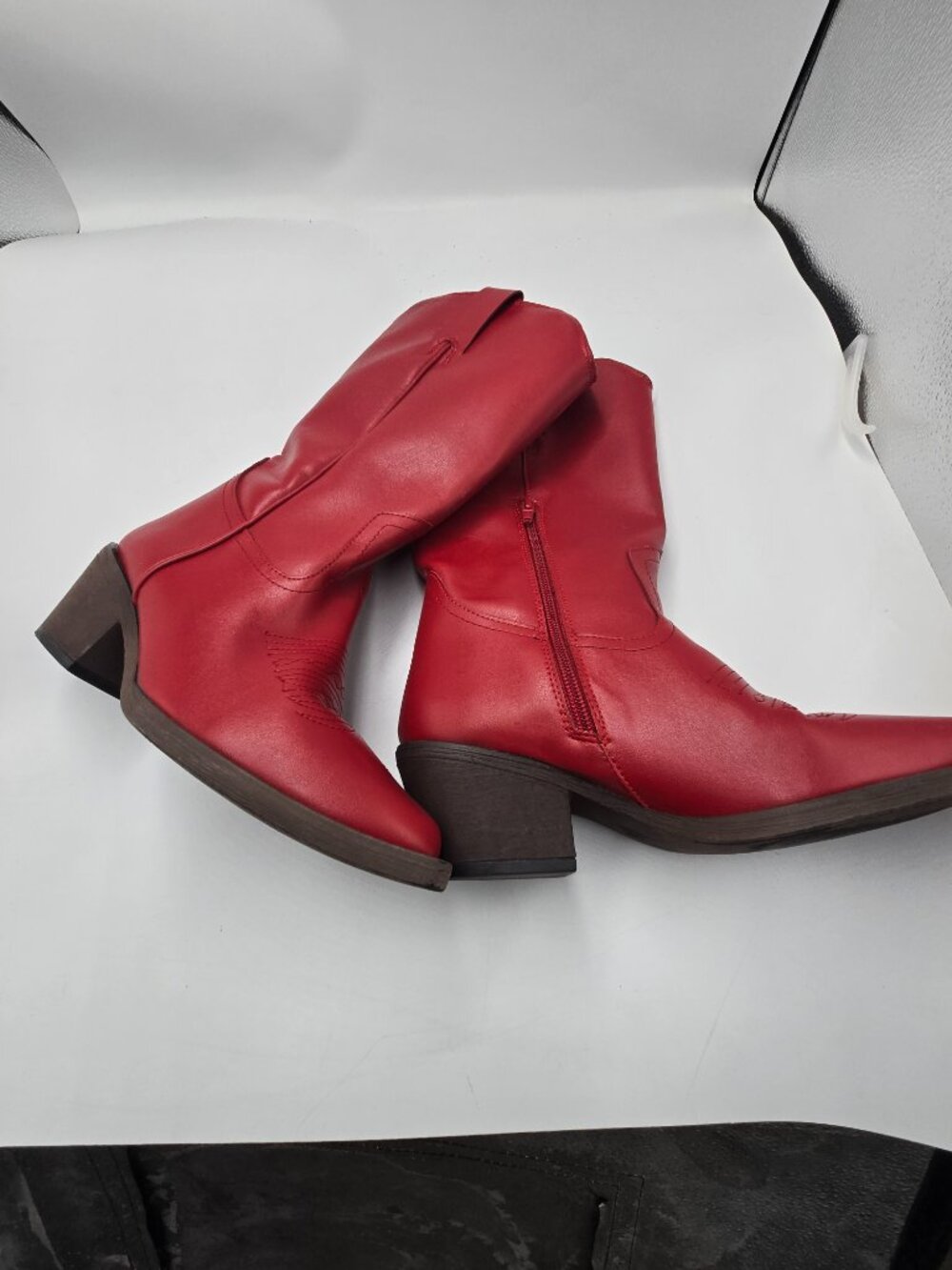 Universal Thread Boots - Picture 2 of 3